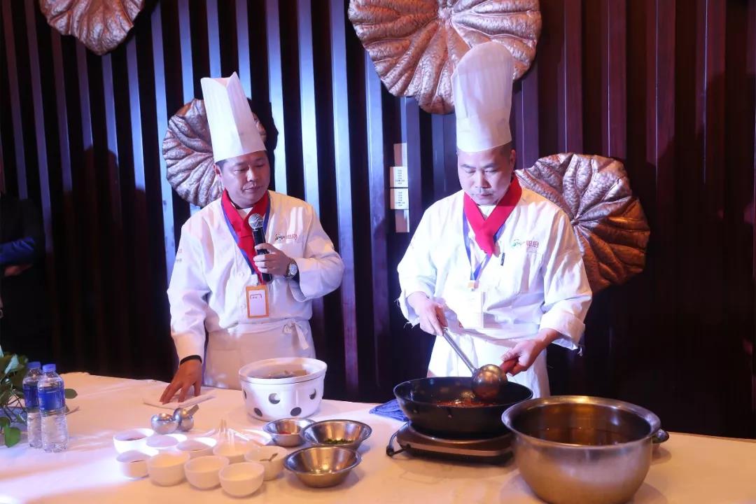 創(chuàng)新謀變,逆勢而上——2019聰廚廠商發(fā)展研討會暨宴席產(chǎn)品發(fā)布會勝利召開 創(chuàng)新謀變,逆勢而上——2019聰廚廠商發(fā)展研討會暨宴席產(chǎn)品發(fā)布會勝利召開