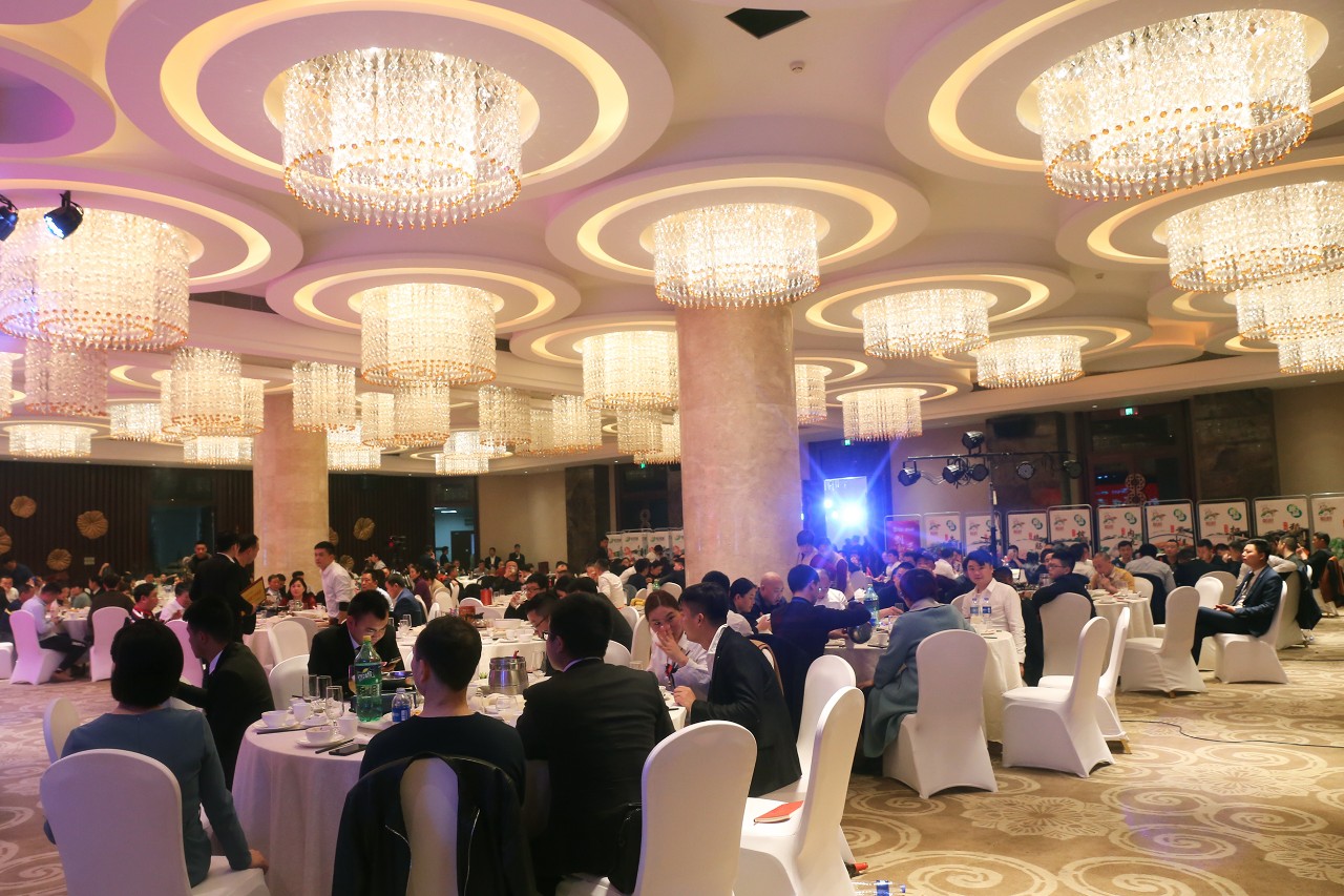 創(chuàng)新謀變,逆勢而上——2019聰廚廠商發(fā)展研討會暨宴席產(chǎn)品發(fā)布會勝利召開 創(chuàng)新謀變,逆勢而上——2019聰廚廠商發(fā)展研討會暨宴席產(chǎn)品發(fā)布會勝利召開