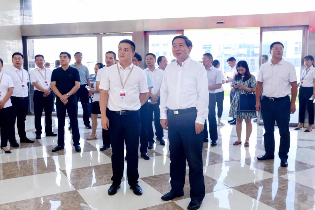 司法部副部長熊選國率國務(wù)院農(nóng)民工工作督察組蒞臨聰廚食品督查指導(dǎo)工作 司法部副部長熊選國率國務(wù)院農(nóng)民工工作督察組蒞臨聰廚食品督查指導(dǎo)工作