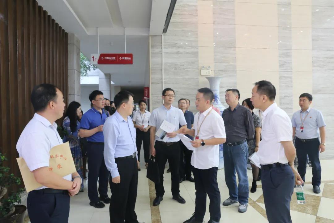 國家發(fā)改委副司長邱天朝蒞臨聰廚調(diào)研指導(dǎo)工作 國家發(fā)改委副司長邱天朝蒞臨聰廚調(diào)研指導(dǎo)工作