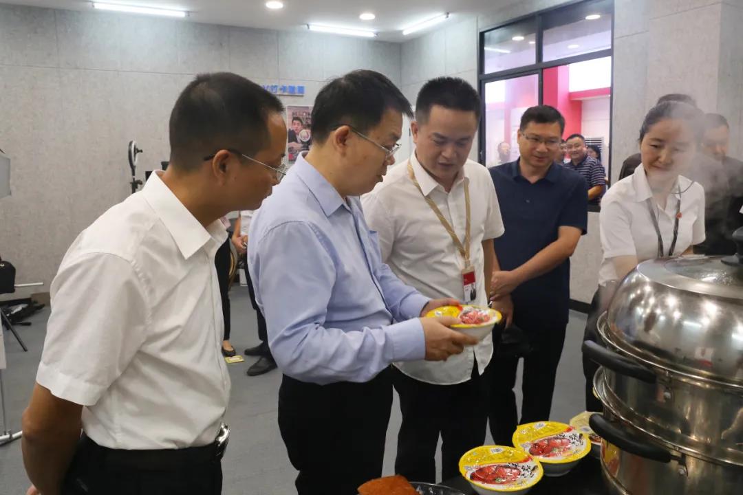 國家發(fā)改委副司長邱天朝蒞臨聰廚調(diào)研指導(dǎo)工作 國家發(fā)改委副司長邱天朝蒞臨聰廚調(diào)研指導(dǎo)工作