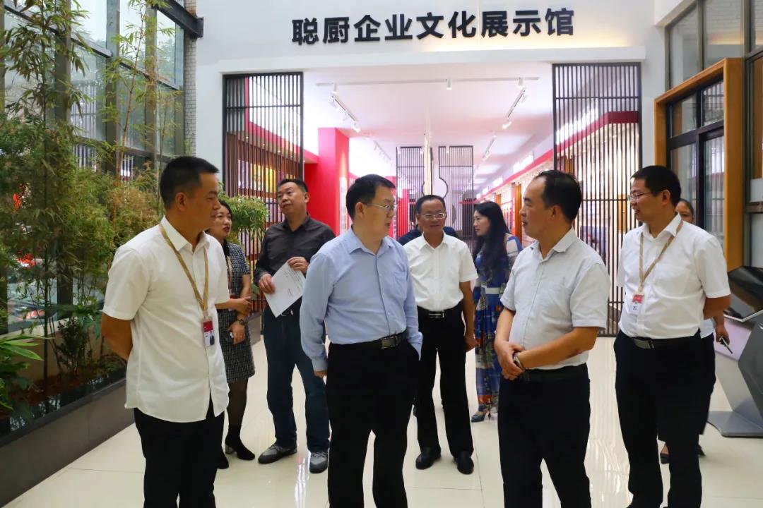 國家發(fā)改委副司長邱天朝蒞臨聰廚調(diào)研指導(dǎo)工作 國家發(fā)改委副司長邱天朝蒞臨聰廚調(diào)研指導(dǎo)工作