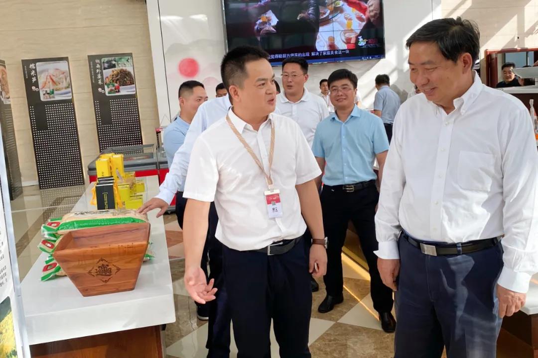 司法部副部長熊選國率國務(wù)院農(nóng)民工工作督察組蒞臨聰廚食品督查指導(dǎo)工作 司法部副部長熊選國率國務(wù)院農(nóng)民工工作督察組蒞臨聰廚食品督查指導(dǎo)工作