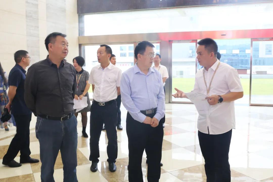 國家發(fā)改委副司長邱天朝蒞臨聰廚調(diào)研指導(dǎo)工作 國家發(fā)改委副司長邱天朝蒞臨聰廚調(diào)研指導(dǎo)工作