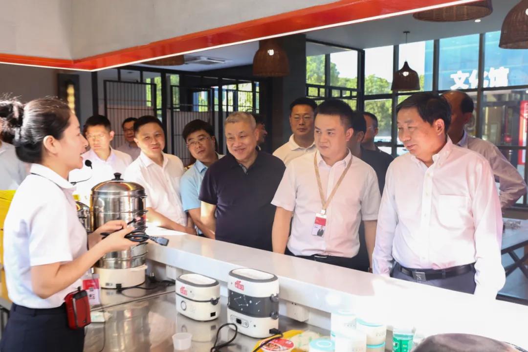 司法部副部長熊選國率國務(wù)院農(nóng)民工工作督察組蒞臨聰廚食品督查指導(dǎo)工作 司法部副部長熊選國率國務(wù)院農(nóng)民工工作督察組蒞臨聰廚食品督查指導(dǎo)工作