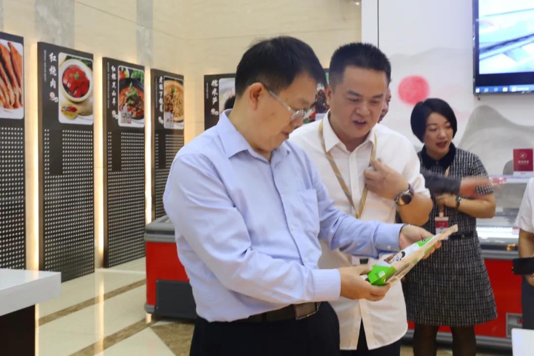 國家發(fā)改委副司長邱天朝蒞臨聰廚調(diào)研指導(dǎo)工作 國家發(fā)改委副司長邱天朝蒞臨聰廚調(diào)研指導(dǎo)工作