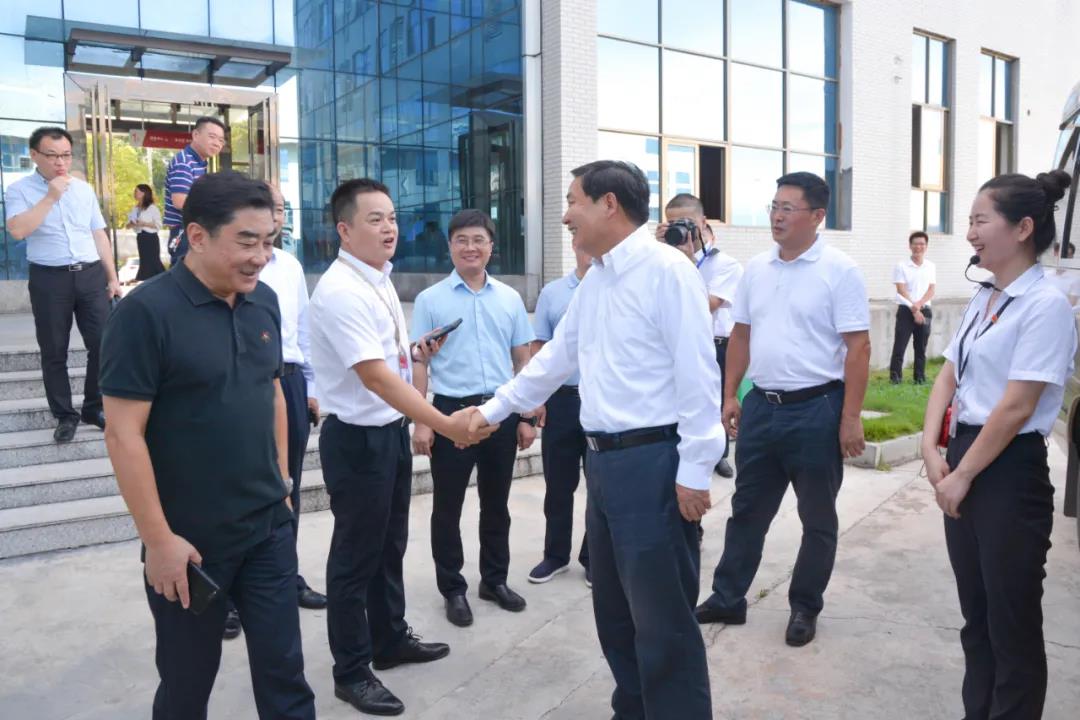 司法部副部長熊選國率國務(wù)院農(nóng)民工工作督察組蒞臨聰廚食品督查指導(dǎo)工作 司法部副部長熊選國率國務(wù)院農(nóng)民工工作督察組蒞臨聰廚食品督查指導(dǎo)工作