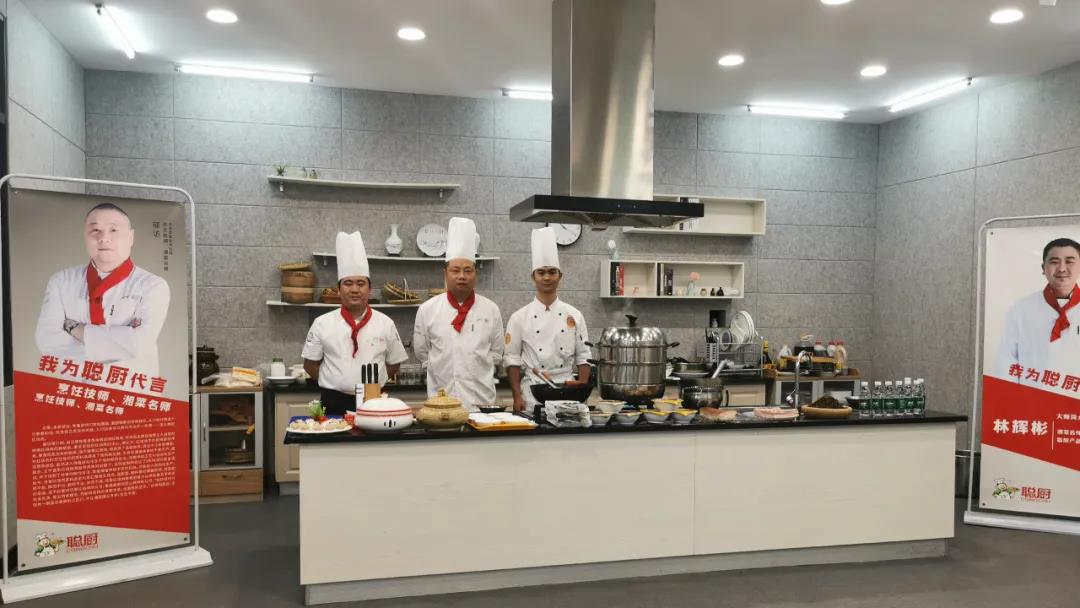 國家發(fā)改委副司長邱天朝蒞臨聰廚調(diào)研指導(dǎo)工作 國家發(fā)改委副司長邱天朝蒞臨聰廚調(diào)研指導(dǎo)工作