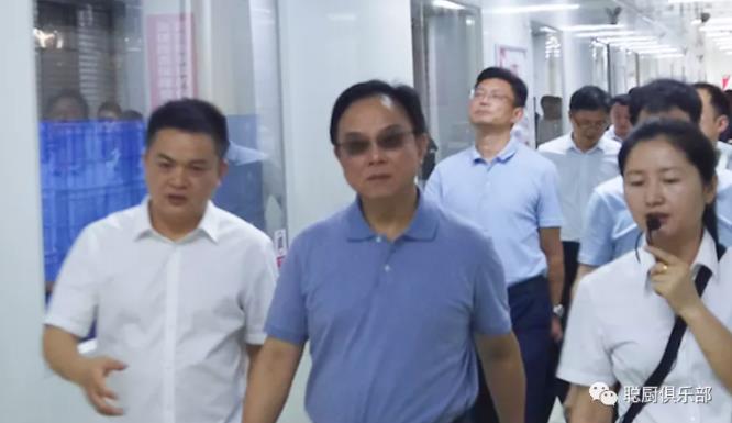 湖南省市場監(jiān)督管理局長向曙光一行蒞臨聰廚參觀指導(dǎo) 湖南省市場監(jiān)督管理局長向曙光一行蒞臨聰廚參觀指導(dǎo)